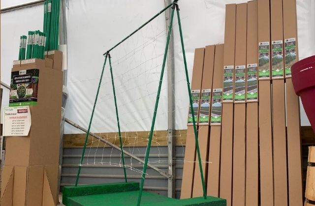 Innov Composites is a manufacturer of pultruded fiber Reinforced Plastics (FRP) sheet piles, C-channels, rods, tubes, handles, custom profiles, plant and snow stakes among other products.